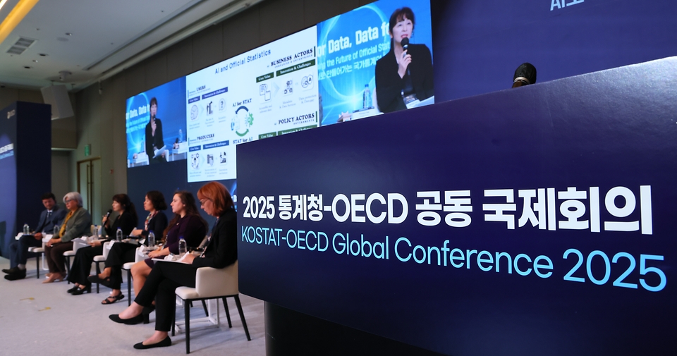 통계청은 9일 경제협력개발기구(OECD)와 공동으로 '인공지능(AI)으로 만들어가는 국가통계의 미래'를 주제로 서울 호텔나루 엠갤러리에서 국제회의를 진행했다. 지난 7일 정부는 통계청을 '국가데이터처'로 격상하는 내용을 담은 정부조직 개편안을 발표했다.