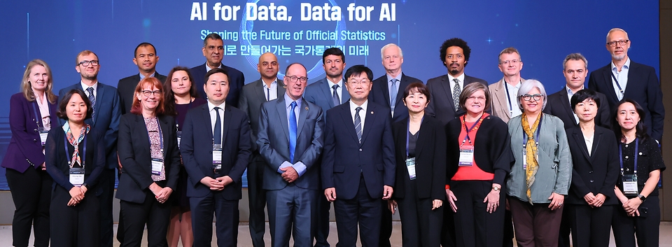 통계청은 9일 경제협력개발기구(OECD)와 공동으로 '인공지능(AI)으로 만들어가는 국가통계의 미래'를 주제로 서울 호텔나루 엠갤러리에서 국제회의를 진행했다. 지난 7일 정부는 통계청을 '국가데이터처'로 격상하는 내용을 담은 정부조직 개편안을 발표했다.