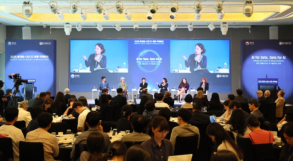 통계청은 9일 경제협력개발기구(OECD)와 공동으로 '인공지능(AI)으로 만들어가는 국가통계의 미래'를 주제로 서울 호텔나루 엠갤러리에서 국제회의를 진행했다. 지난 7일 정부는 통계청을 '국가데이터처'로 격상하는 내용을 담은 정부조직 개편안을 발표했다.