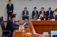 이재명 대통령이 11일 서울 용산 대통령실 청사에서 열린 수석·보좌관 회의에서 발언하고 있다.