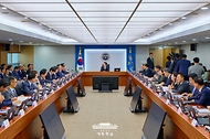 이재명 대통령이 11일 서울 용산 대통령실 청사에서 열린 수석·보좌관 회의에서 발언하고 있다.
