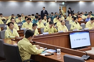 김민석 국무총리가 12일 세종대로 정부서울청사서 열린 을지연습 사후강평회의를 주재하고 있다.