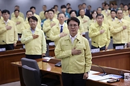 김민석 국무총리가 12일 세종대로 정부서울청사서 열린 을지연습 사후강평회의를 주재하고 있다.
