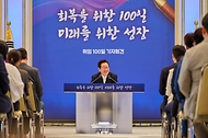 이재명 대통령이 11일 청와대 영빈관에서 열린 취임 100일 기자회견 '회복을 위한 100일, 미래를 위한 성장'에서 기자들의 질문에 답변하고 있다.