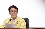 김민석 국무총리가 12일 세종대로 정부서울청사서 열린 을지연습 사후강평회의를 주재하고 있다.