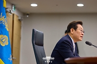 이재명 대통령이 11일 서울 용산 대통령실 청사에서 열린 수석·보좌관 회의에서 발언하고 있다.