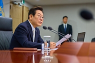 이재명 대통령이 11일 서울 용산 대통령실 청사에서 열린 수석·보좌관 회의에서 발언하고 있다.