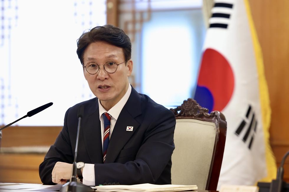 김민석 국무총리가 12일 세종대로 정부서울청사에서 열린 제9차 자살예방정책위원회 회의를 주재하고 있다.
