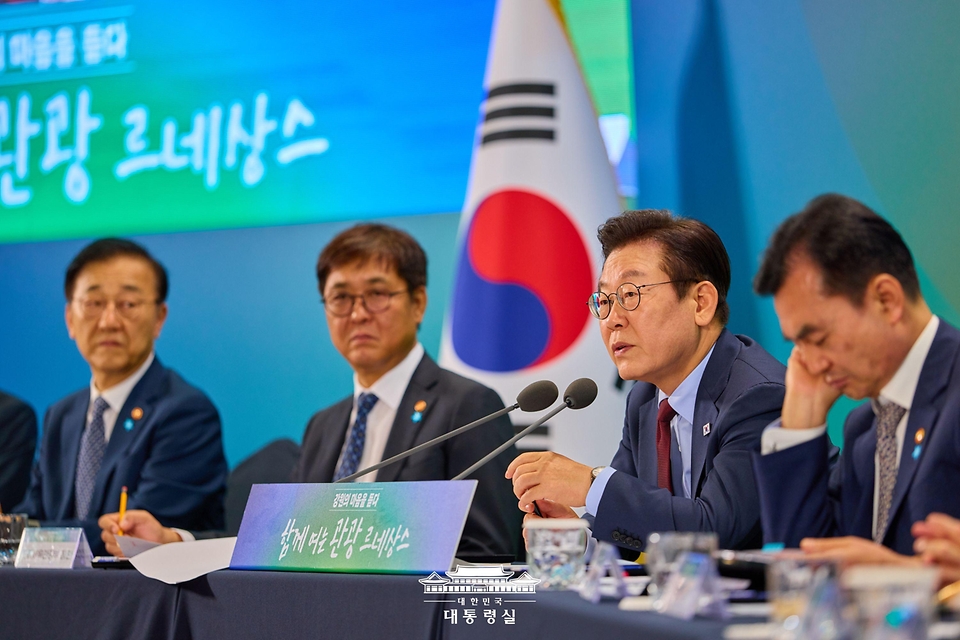 이재명 대통령이 12일 강원 춘천시 강원창작개발센터에서 열린 '강원의 마음을 듣다' 타운홀 미팅에서 발언하고 있다. 