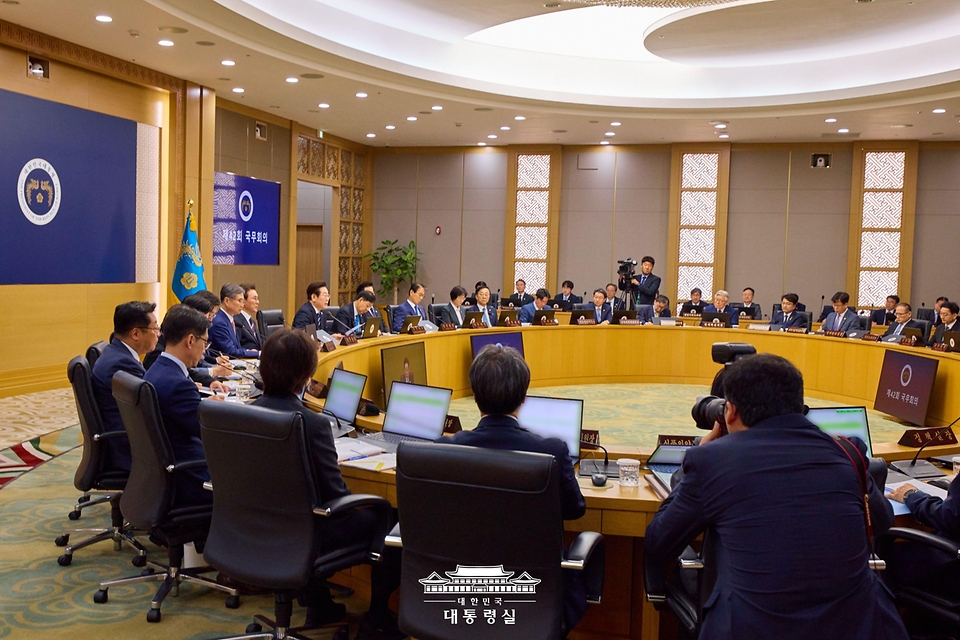이재명 대통령이 16일 세종시 정부세종청사에서 열린 제42회 국무회의에서 발언을 하고 있다. 