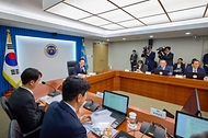 이재명 대통령이 18일 서울 용산 대통령실 청사에서 열린 수석·보좌관 회의에서 발언하고 있다.