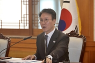 김민석 국무총리가 22일 세종대로 정부서울청사에서 열린 통신사 및 금융사 해킹사고 관련 긴급 현안 점검회의를 주재하고 있다.