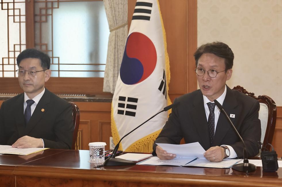 김민석 국무총리가 22일 세종대로 정부서울청사에서 열린 통신사 및 금융사 해킹사고 관련 긴급 현안 점검회의를 주재하고 있다.