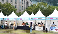 송미령 농림축산식품부 장관은 9월 24일(수), 3일간(9.24~9.26) 서울광장에서 전국 지역 특산물을 저렴한 가격으로 구매할 수 있는 추석맞이 '서로장터'에 참석하였습니다.