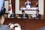 김민석 국무총리가 24일 세종대로 정부서울청사에서 열린 국정현안관계장관회의를 주재, 모두발언을 하고 있다.