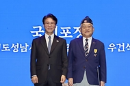 김민석 국무총리가 24일 송파구 올림픽공원 올림픽홀에서 열린 제73주년 재향군인의 날 기념식에서 축사를 하고 있다.