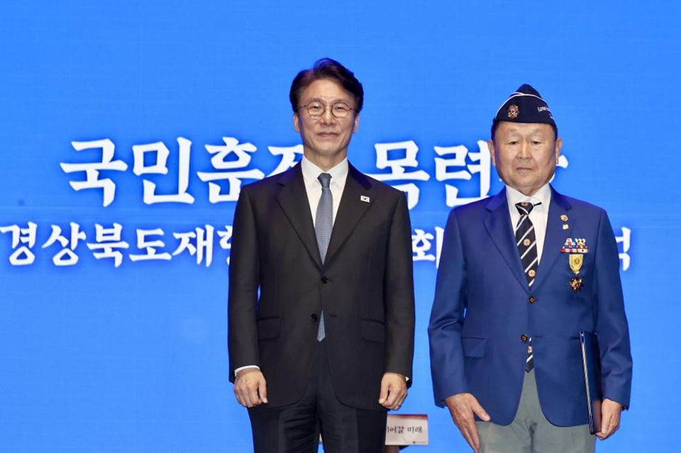 김민석 국무총리가 24일 송파구 올림픽공원 올림픽홀에서 열린 제73주년 재향군인의 날 기념식에서 축사를 하고 있다.