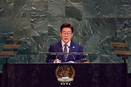 이재명 대통령이 23일(현지시간) 미국 뉴욕 유엔 본부에서 열린 제80차 유엔 총회에서 기조연설을 하고 있다.