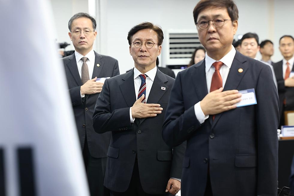 김민석 국무총리가 25일 중구 청계천로 하이커그라운드에서 열린 국가관광전략회의를 주재하고 있다.