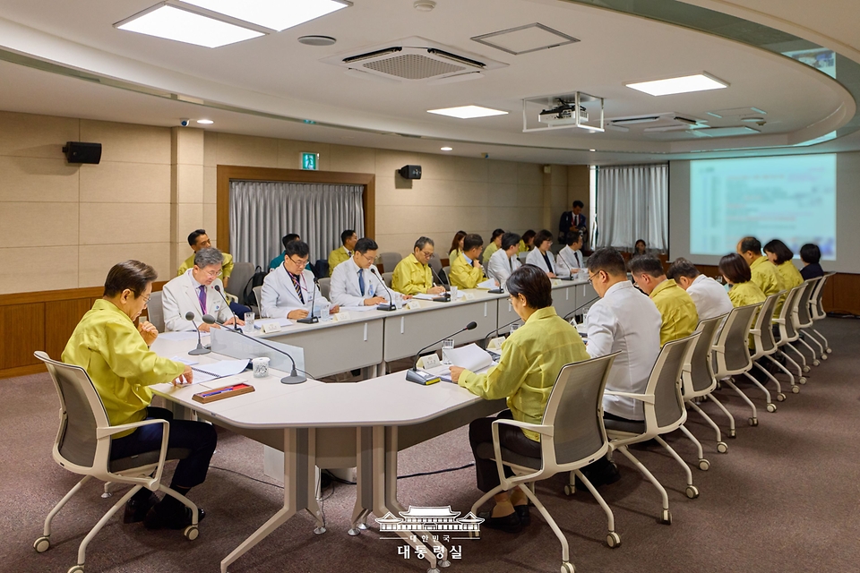 이재명 대통령이 29일 서울 중구 국립중앙의료원에서 열린 응급의료현장 간담회에서 발언하고 있다.