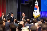 이재명 대통령이 22일(현지시간) 미국 뉴욕의 한 호텔에서 열린 동포 간담회에서 발언을 하고 있다.
