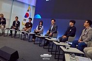 이재명 대통령이 17일 경기도 성남시 스타트업 스퀘어에서 열린 청년 스타트업 상상콘서트에서 발언하고 있다.