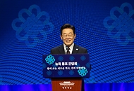 이재명 대통령이 22일(현지시간) 미국 뉴욕의 한 호텔에서 열린 동포 간담회에서 인사말을 하고 있다.