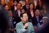 이재명 대통령이 14일 서울 동대문구 콘텐츠문화광장에서 열린 디지털토크라이브 '국민의 목소리, 정책이 되다'에서 발언하고 있다.