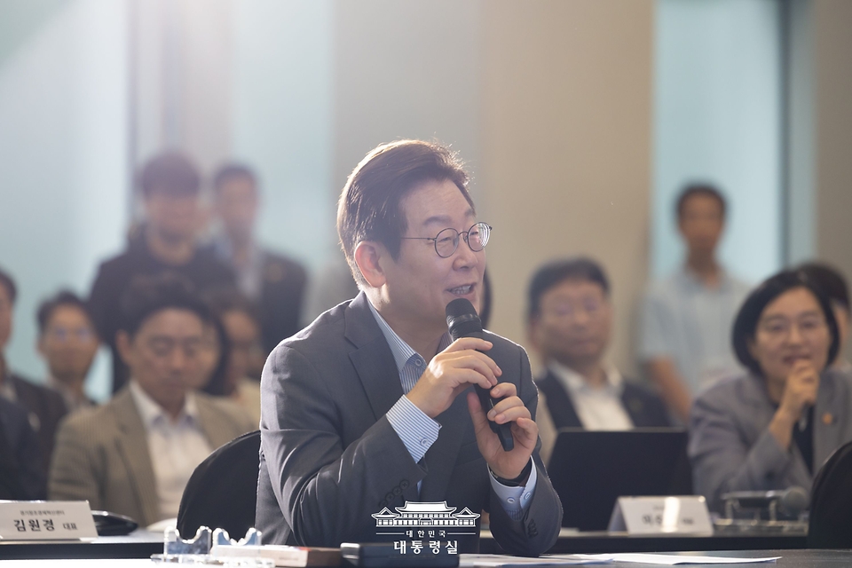 이재명 대통령이 17일 경기도 성남시 스타트업 스퀘어에서 열린 청년 스타트업 상상콘서트에서 발언하고 있다.