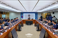 이재명 대통령이 11일 서울 용산 대통령실 청사에서 열린 수석·보좌관 회의에서 발언하고 있다.