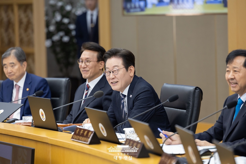 이재명 대통령이 16일 세종시 정부세종청사에서 열린 제42회 국무회의에서 발언하고 있다.