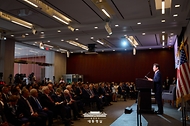 이재명 대통령이 25일(현지시간) 미국 워싱턴DC 전략국제문제연구소(CSIS)에서 정책 연설을 하고 있다.
