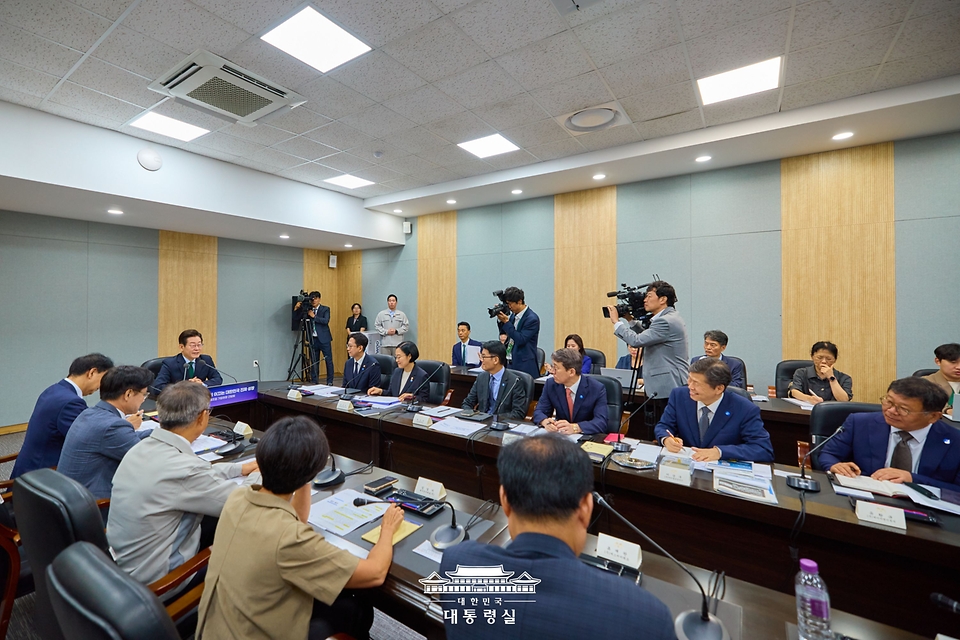 이재명 대통령이 3일 경기 안산시 새솔다이아몬드공업에서 열린 K-제조업 기업현장 간담회에서 발언하고 있다.