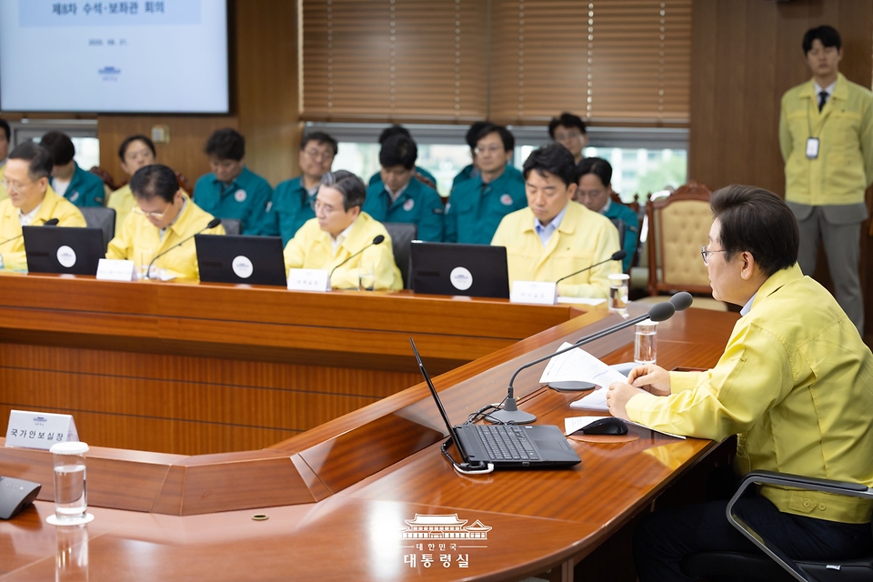 이재명 대통령이 21일 서울 용산 대통령실 청사에서 열린 제8회 수석·보좌관 회의에서 발언하고 있다.
