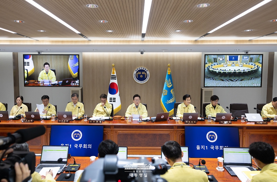 이재명 대통령이 18일 서울 용산 대통령실 청사에서 열린 국무회의에서 발언하고 있다.
