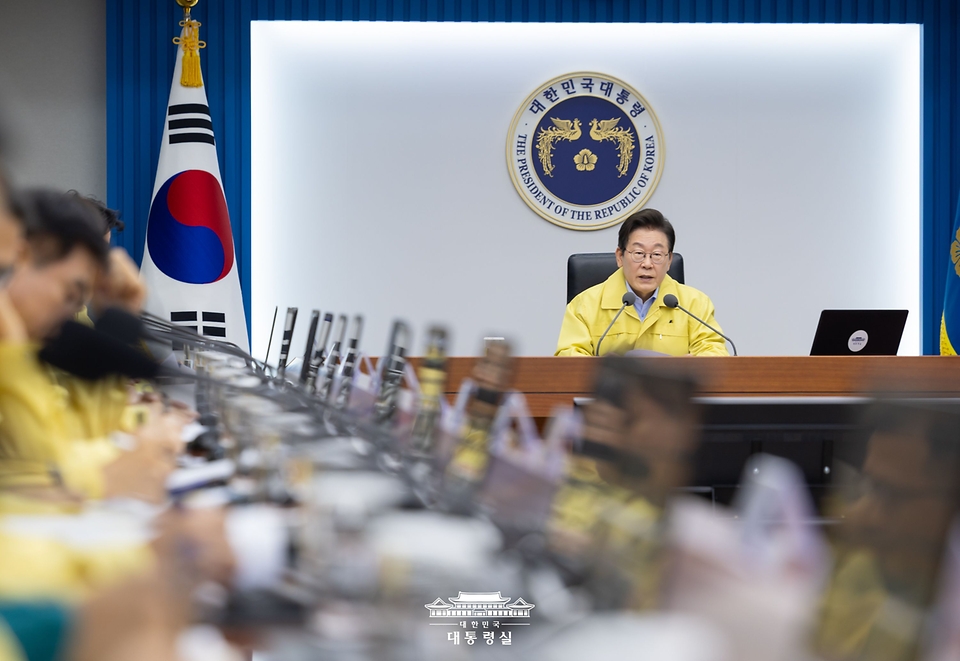 이재명 대통령이 21일 서울 용산 대통령실 청사에서 열린 제8회 수석·보좌관 회의에서 발언하고 있다.
