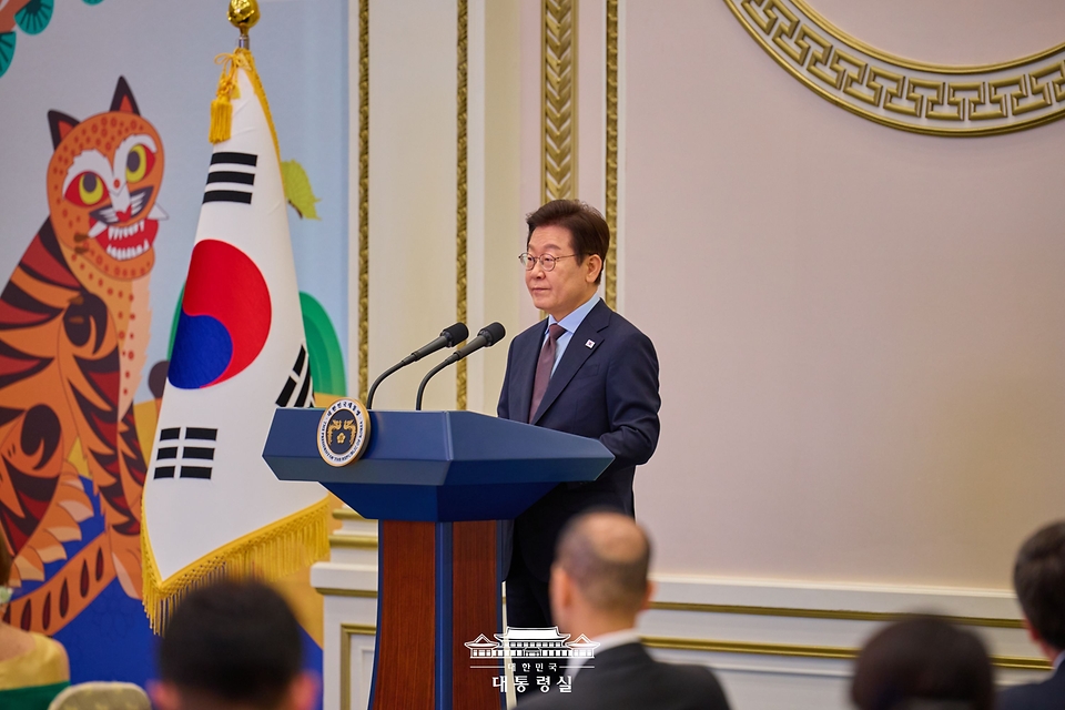 이재명 대통령이 지난 15일 청와대 영빈관에서 열린 '대통령의 초대, 주한외교단 만찬'에서 발언하고 있다. 
