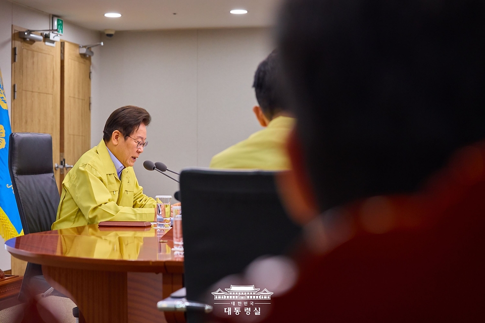 이재명 대통령이 21일 서울 용산 대통령실 청사에서 열린 제8회 수석·보좌관 회의에서 발언하고 있다.
