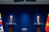 이재명 대통령이 11일 서울 용산 대통령실 청사에서 열린 한·베트남 공동언론발표에서 발언을 하고 있다.
