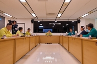 이재명 대통령이 30일 강원 강릉시청 재난안전상황실에서 가뭄 대책 회의를 주재하고 있다.