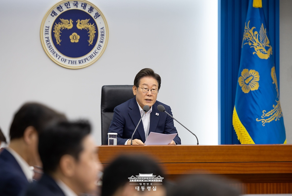 이재명 대통령이 30일 서울 용산 대통령실 청사에서 열린 3차 비상경제점검 TF 회의에서 발언하고 있다.