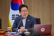 이재명 대통령이 22일 서울 용산 대통령실 청사에서 열린 국무회의를 주재하고 있다. 
