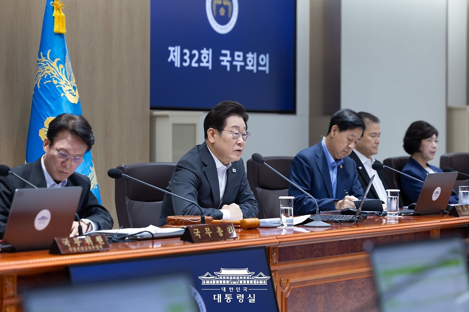 이재명 대통령이 22일 서울 용산 대통령실 청사에서 열린 국무회의에서 발언하고 있다.
