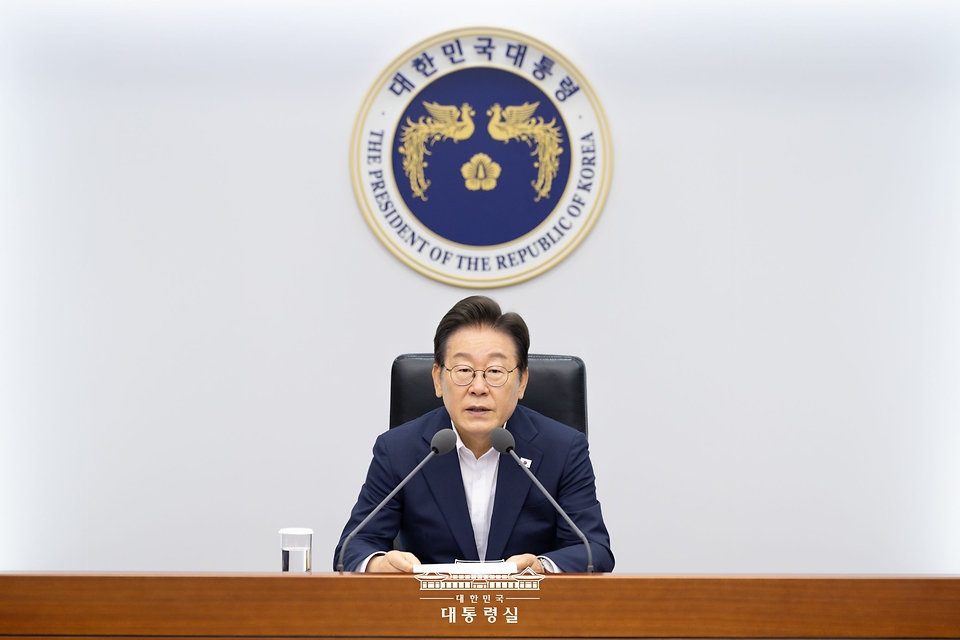 이재명 대통령이 30일 서울 용산 대통령실 청사에서 열린 3차 비상경제점검 TF 회의에서 발언하고 있다.