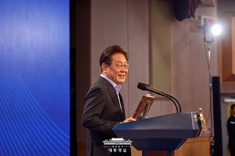 이재명 대통령이 31일 서울 종로구 정부서울청사에서 열린 '국민주권시대 공직자의 길' 고위공직자 워크숍에서 특강을 하고 있다.