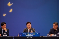 이재명 대통령이 16일 서울 청와대 영빈관에서 열린 ‘기억과 위로, 치유의 대화’ 사회적 참사 유가족 간담회에서 발언하고 있다.
