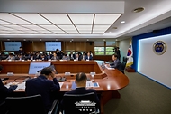 이재명 대통령이 10일 서울 용산 대통령실 청사에서 열린 3차 수석·보좌관 회의에서 발언하고 있다. 
