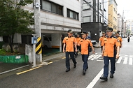 허석곤 소방청장은 16일 오후 서울 관악구 신림동 반지하 주거시설을 방문해 현장점검을 하고 있다.