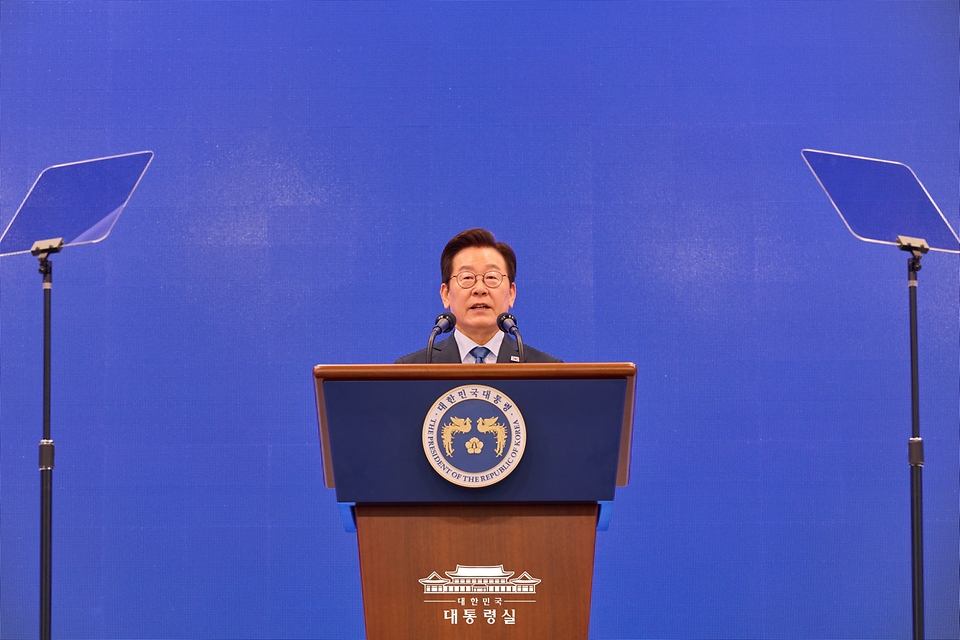 이재명 대통령이 21일 서울 서대문구 경찰청에서 열린 제80주년 경찰의 날 기념식에서 기념사를 하고 있다.