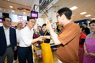 전재수 해양수산부 장관은 8월 29일(금) 서울 노량진수산시장을 찾아 수산물 물가를 점검하고, 수협중앙회장·지역별 조합장 협의회장을 만나 간담회를 가졌다. 